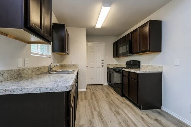 Photo - 2700 Madison Ct