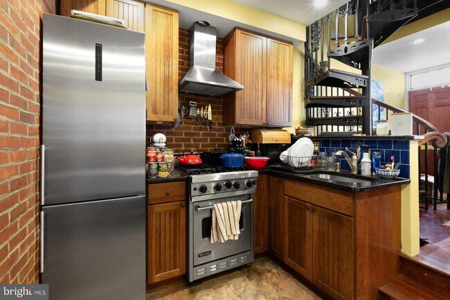 Photo - 928 Irving St