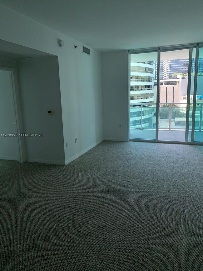 Photo - 950 Brickell Bay Dr Unidad 701