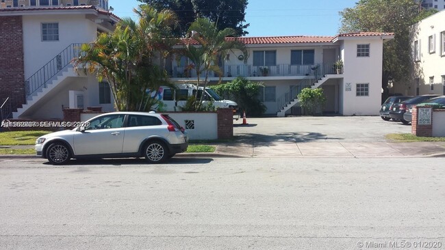 Building Photo - 236 Madeira Ave Unit 3