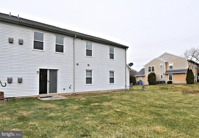 Photo - 592 Wrensong Rd