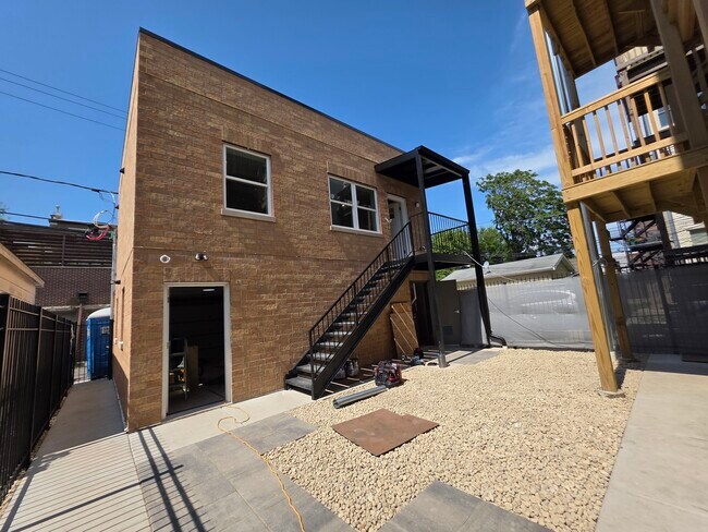 Building Photo - 3726 N Racine Ave Unit CH