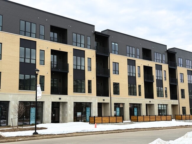 Building Photo - Larsen Orchard Terrace