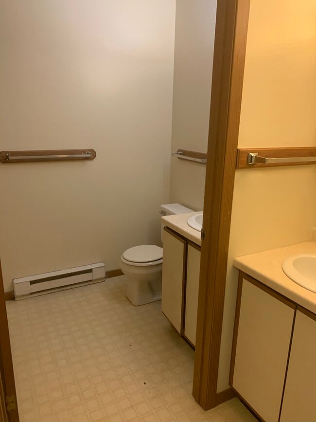 Photo - 421 20th Ave W