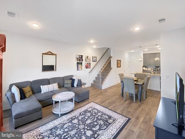 Building Photo - 14344 Yesler Ave Rental