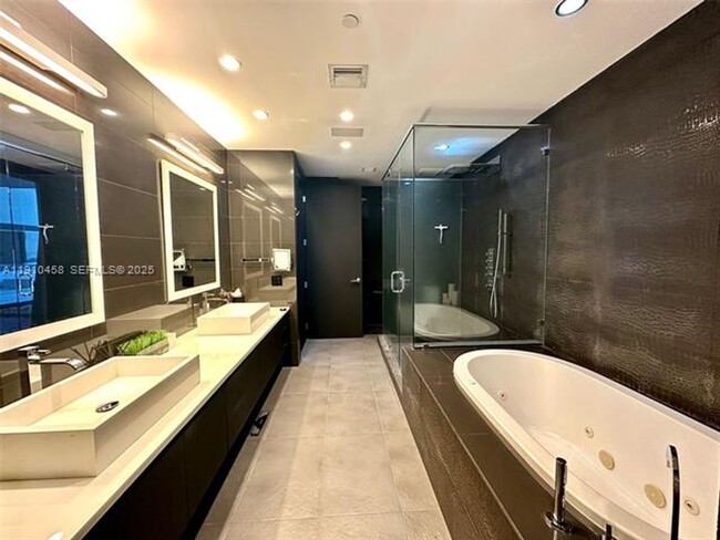 Photo - 1425 Brickell Ave Unidad 1425 Brickell Ave # 42E