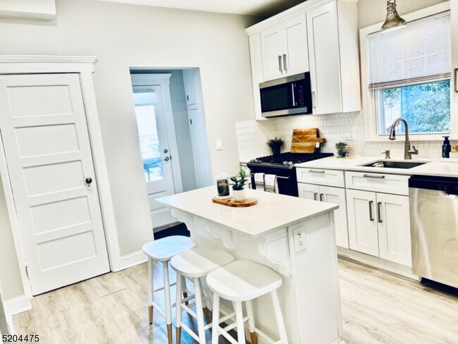 Photo - 121 Lenox Ave Unit 1