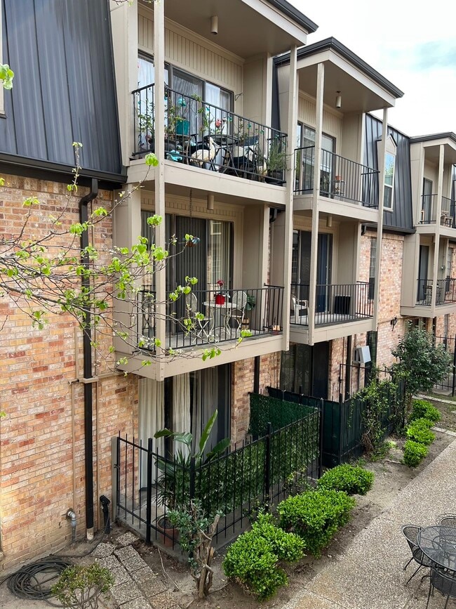 Photo - 2475 Underwood St Unit 291