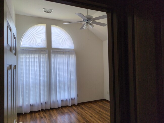 Photo - 4812 Montclair Dr