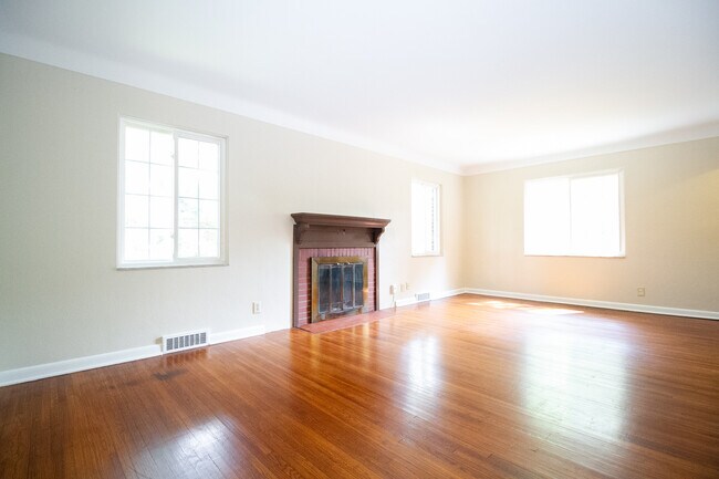 Photo - 2424 Lambert Dr