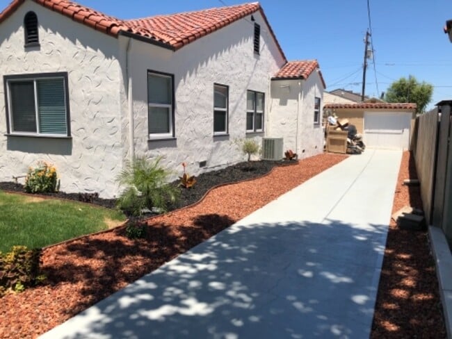 Photo - 952 J St