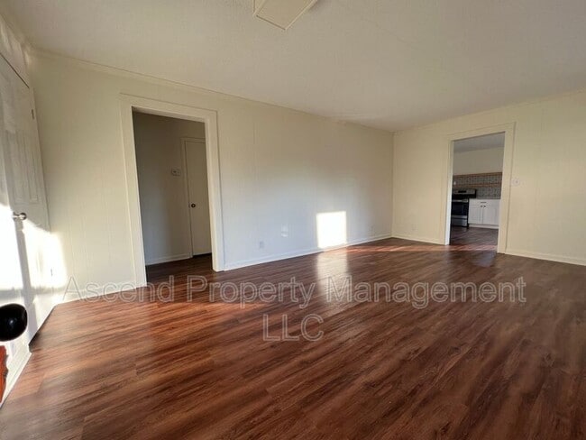 Photo - 1910 McBrien Rd