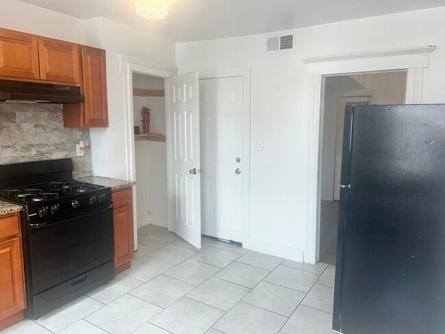 Kitchen - 21 Tillinghast St Unit 2