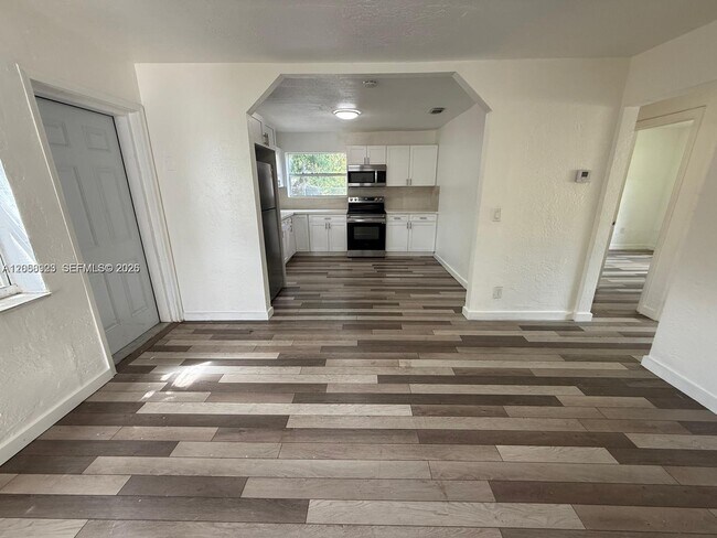 Photo - 2813 Dewey St Unit 1