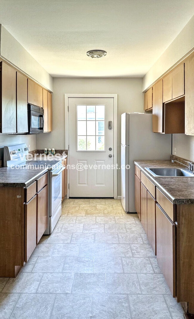 Photo - 825 E 5th St Unit B