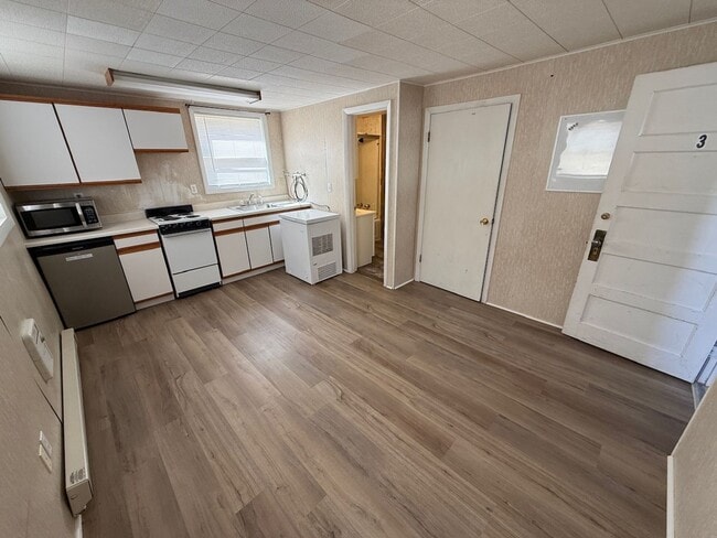 Photo - 825 N Broadway Ave Unit 825-3