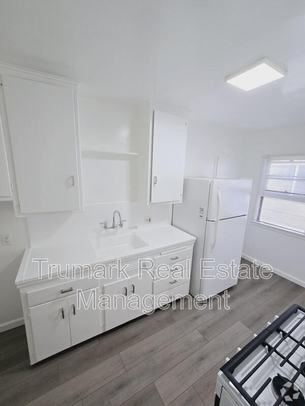 Building Photo - 106.5 E Randolph St Rental