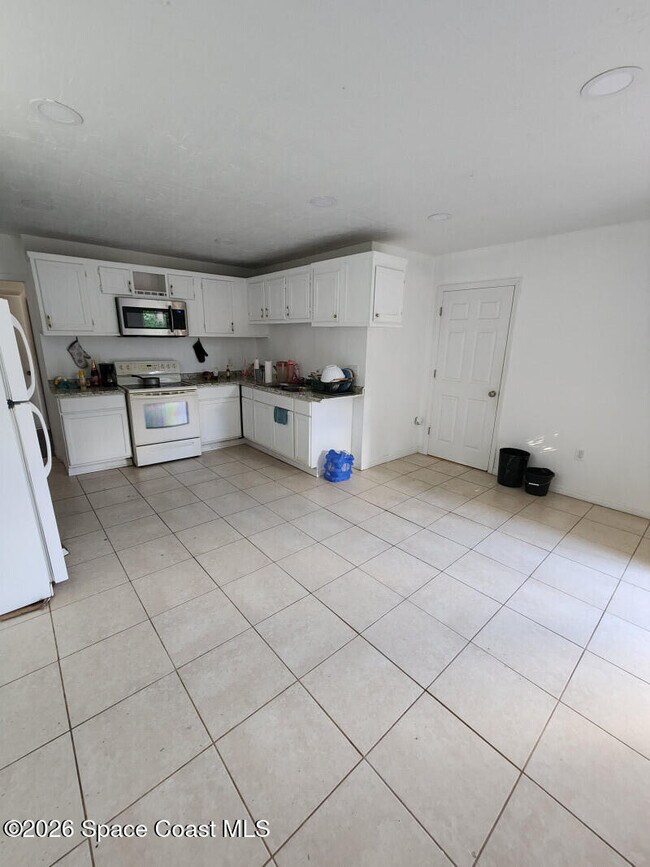 Photo - 1066 Galty Cir NE