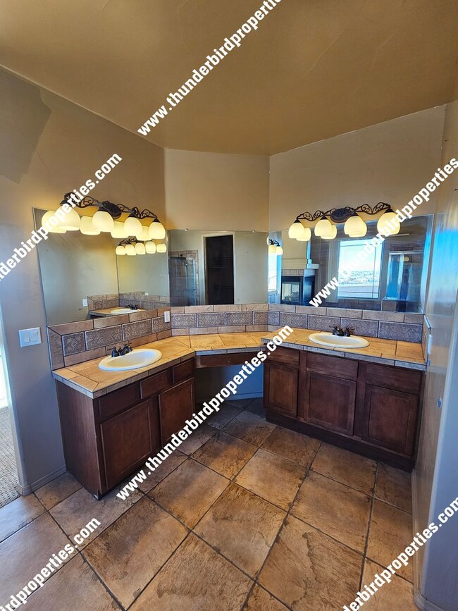 Photo - 4 bedrooms, 3 baths, single  story  on  We... House