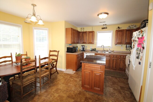 1425 Mayfield Dr