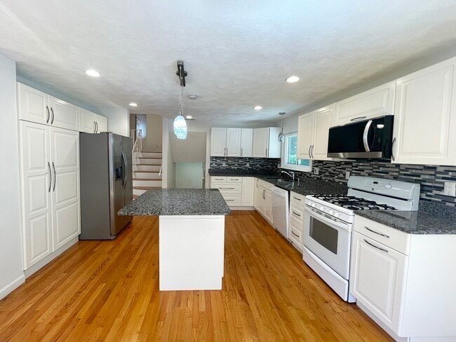 Photo - 744 Dedham St