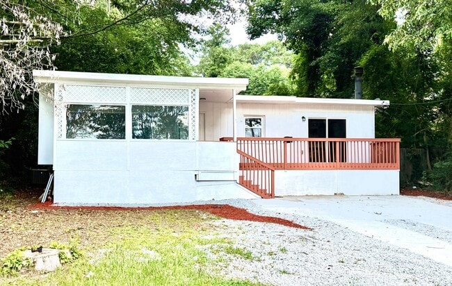 Building Photo - 967 Lake Dr