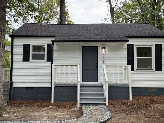 Building Photo - Charming Newly Renovated Home in Greensbor...
