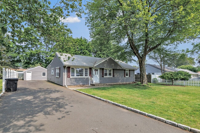 Building Photo - 46 Daniel Dr