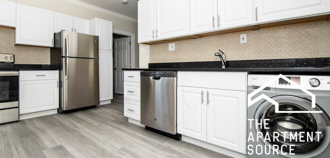 Building Photo - 648.5 W Roscoe St