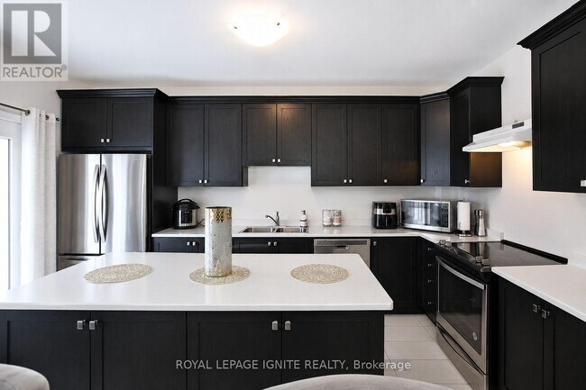 Photo - 28 Foxberry Rd