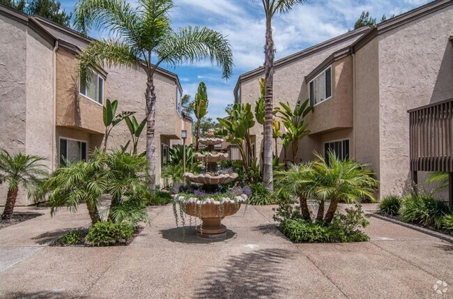 Building Photo - 2 bedroom, 2 bath top floor condo in La Jolla