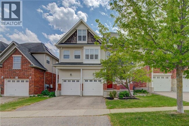 Photo - 729 Keats Way