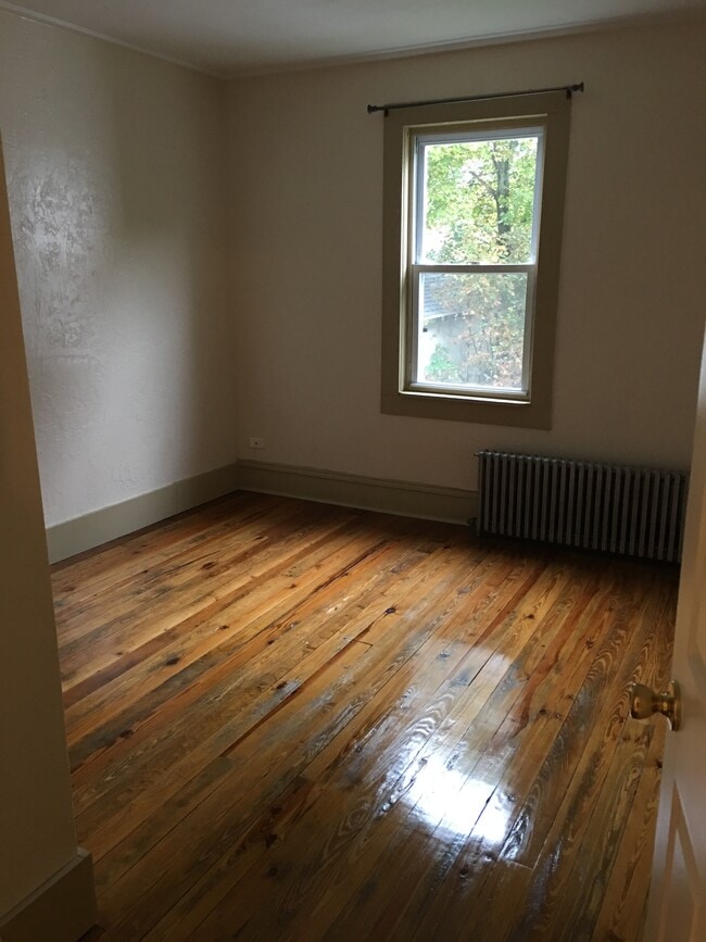 bdrm 1 - 314 Elm St Unit 2nd floor