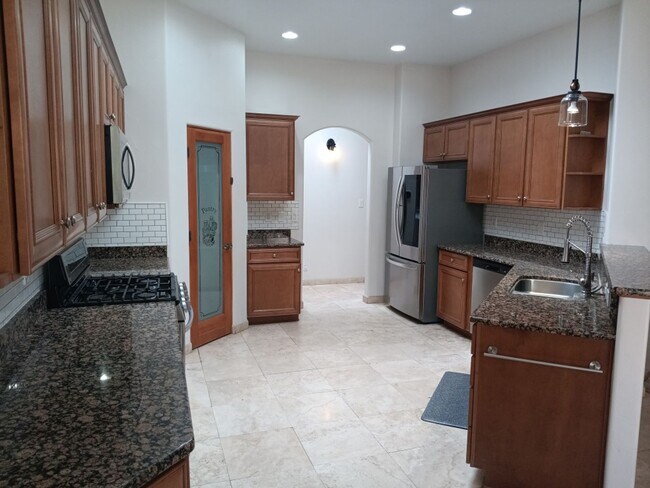 Photo - 3 Bedroom, 2 Bathroom! Lovely Home!