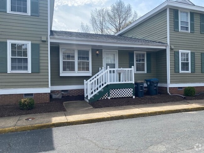 Building Photo - Campus Court Condo - available June 2025!