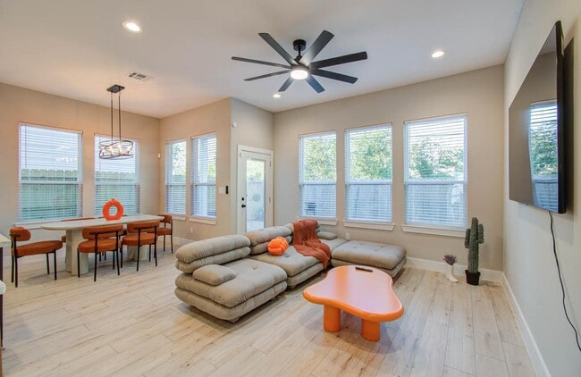 Building Photo - 4205 Stassen St