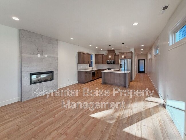 Photo - 622 E Krall St