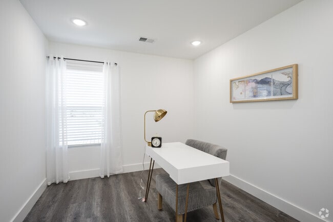 3BR, 2.5BA - 1366SF
