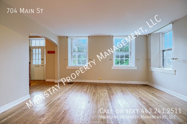 704 Main St