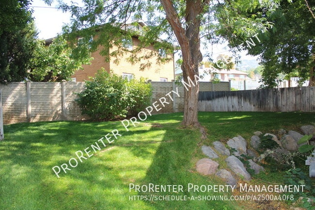 Photo - 523 Applewood Dr