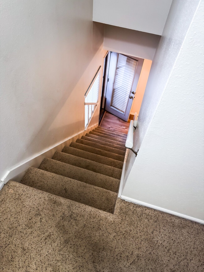 Photo - 220 E 8th Ave