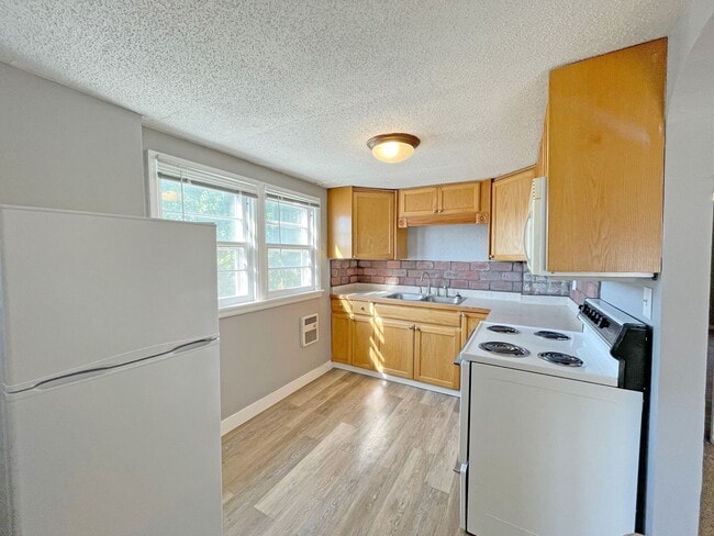 Photo - Three Plex Across from MSU Unit U