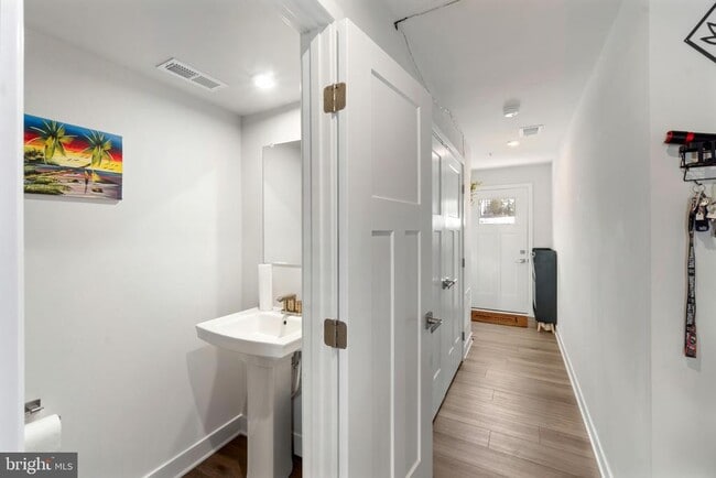 Photo - 7932 Tanbridge Ln