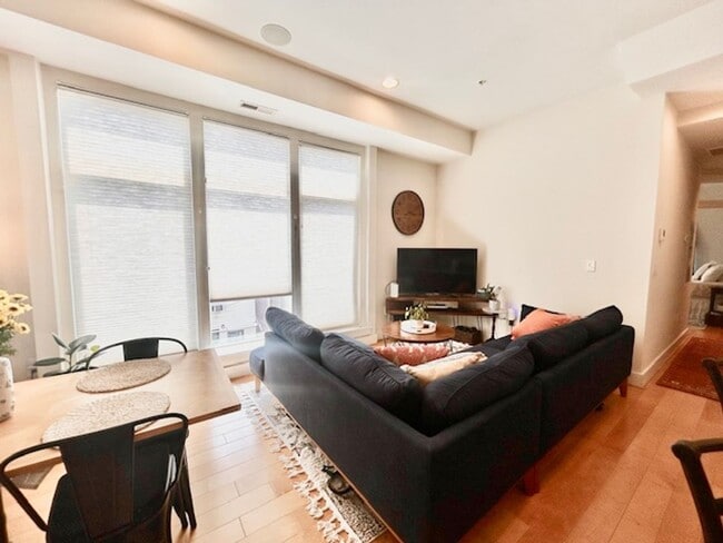 Photo - Lovely 2 BR/ 2 BA Condo in Adams Morgan! Unit 7