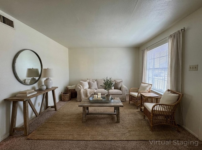 Building Photo - 228 Hold St