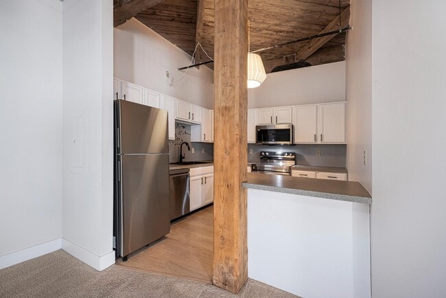 Photo - 940 Monroe Ave NW