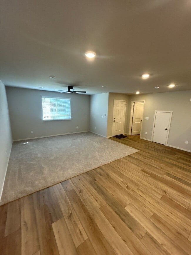 Photo - 610 Pickering Ln