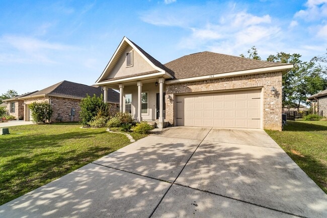 Building Photo - 4 Bedroom Home in Popular Fairhope Subdivision