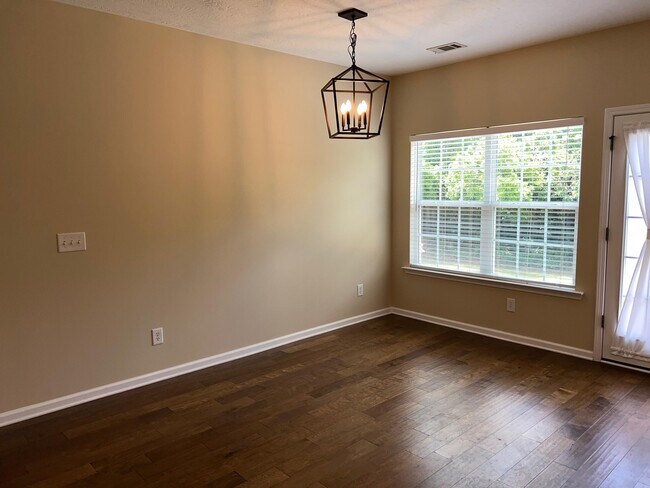 Photo - 172 Kline St NW