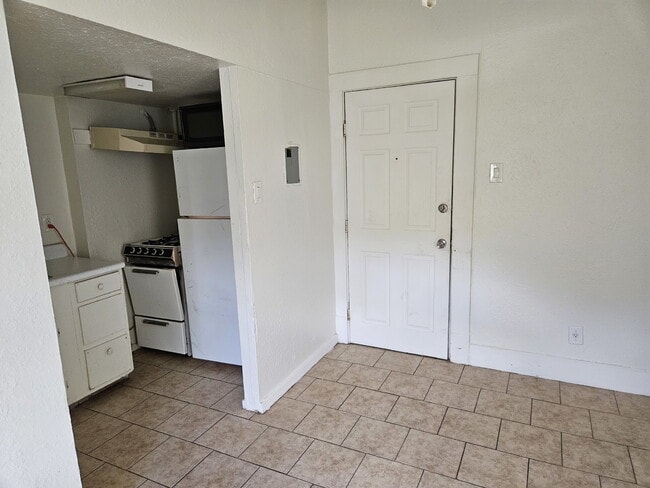 Photo - Utilities Included, Studio apartment in the heart of St. Mary's Unidad 3
